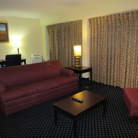 Atrium Hotel & Conference Center ハッチンソン インテリア 写真