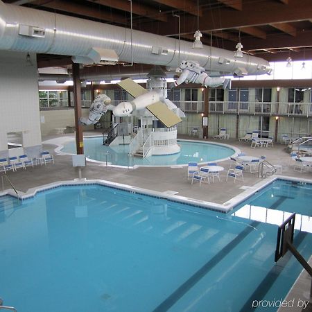 Atrium Hotel & Conference Center ハッチンソン エクステリア 写真
