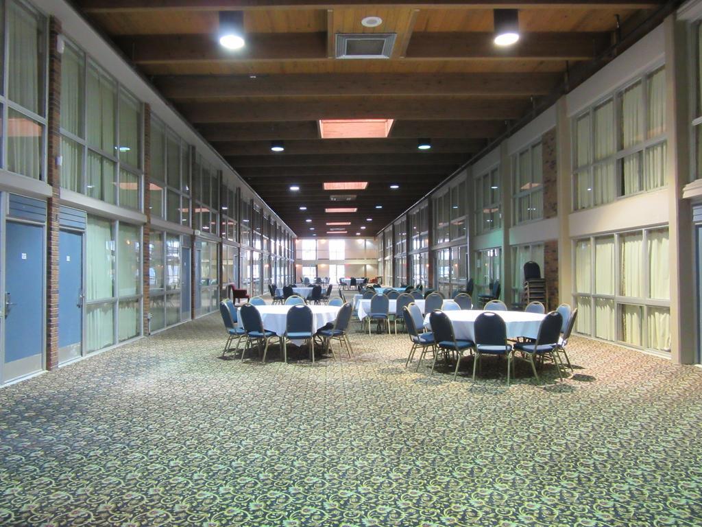 Atrium Hotel & Conference Center ハッチンソン エクステリア 写真