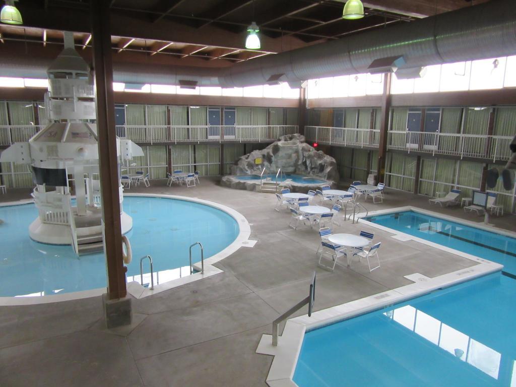 Atrium Hotel & Conference Center ハッチンソン エクステリア 写真