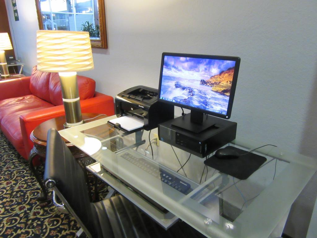 Atrium Hotel & Conference Center ハッチンソン エクステリア 写真
