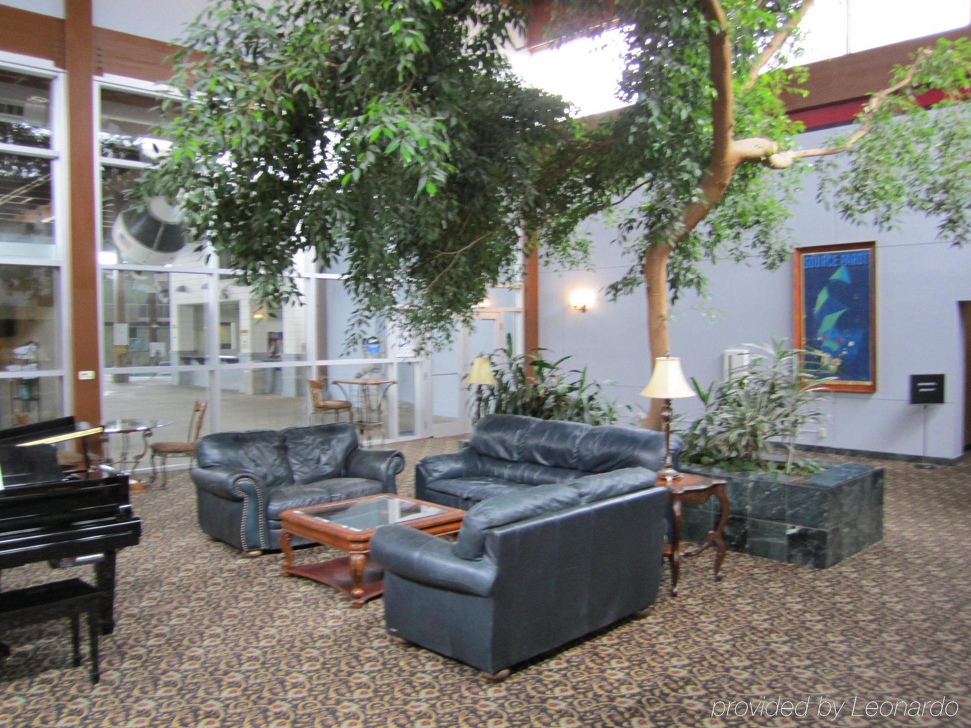 Atrium Hotel & Conference Center ハッチンソン エクステリア 写真