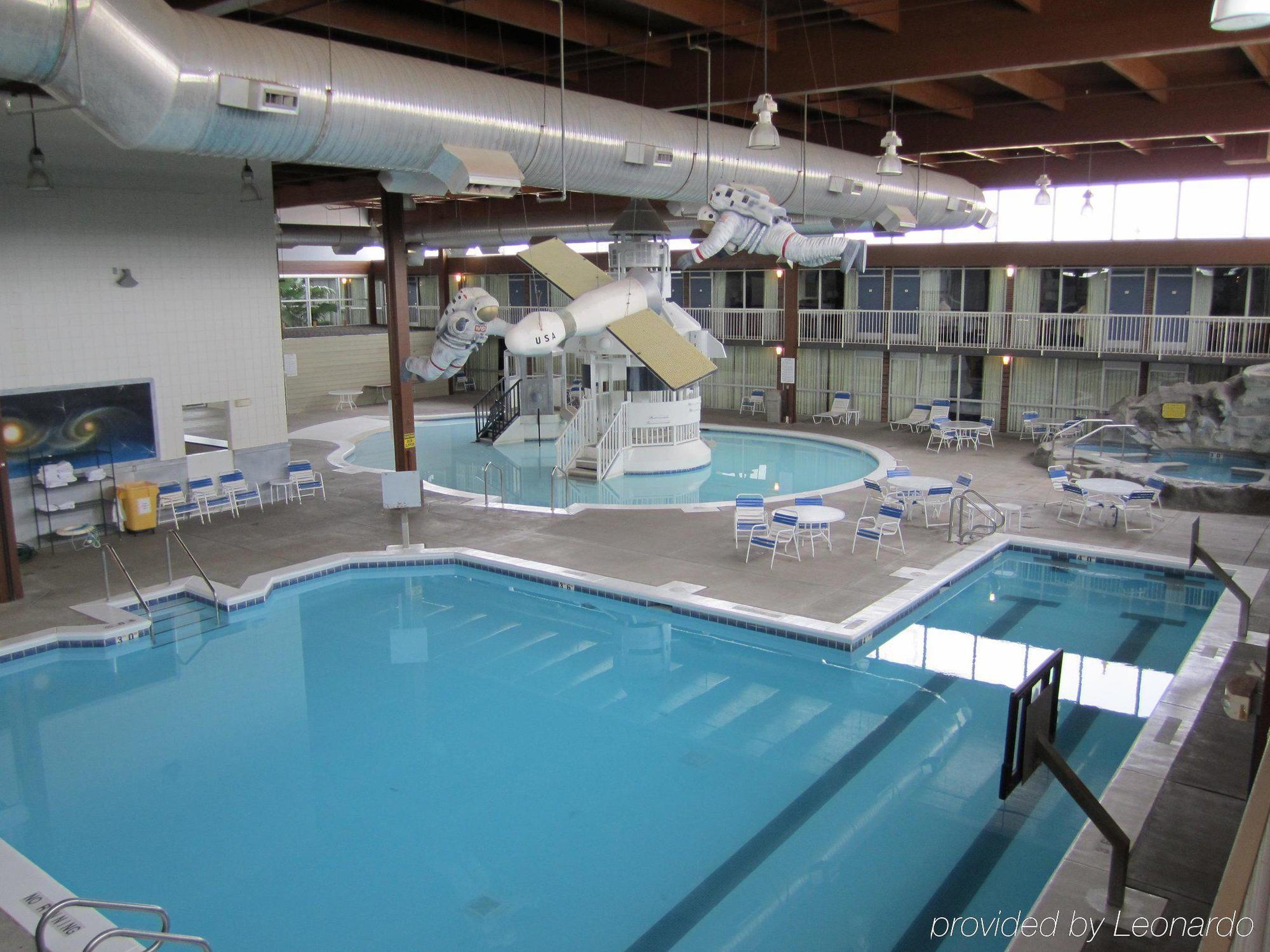 Atrium Hotel & Conference Center ハッチンソン エクステリア 写真