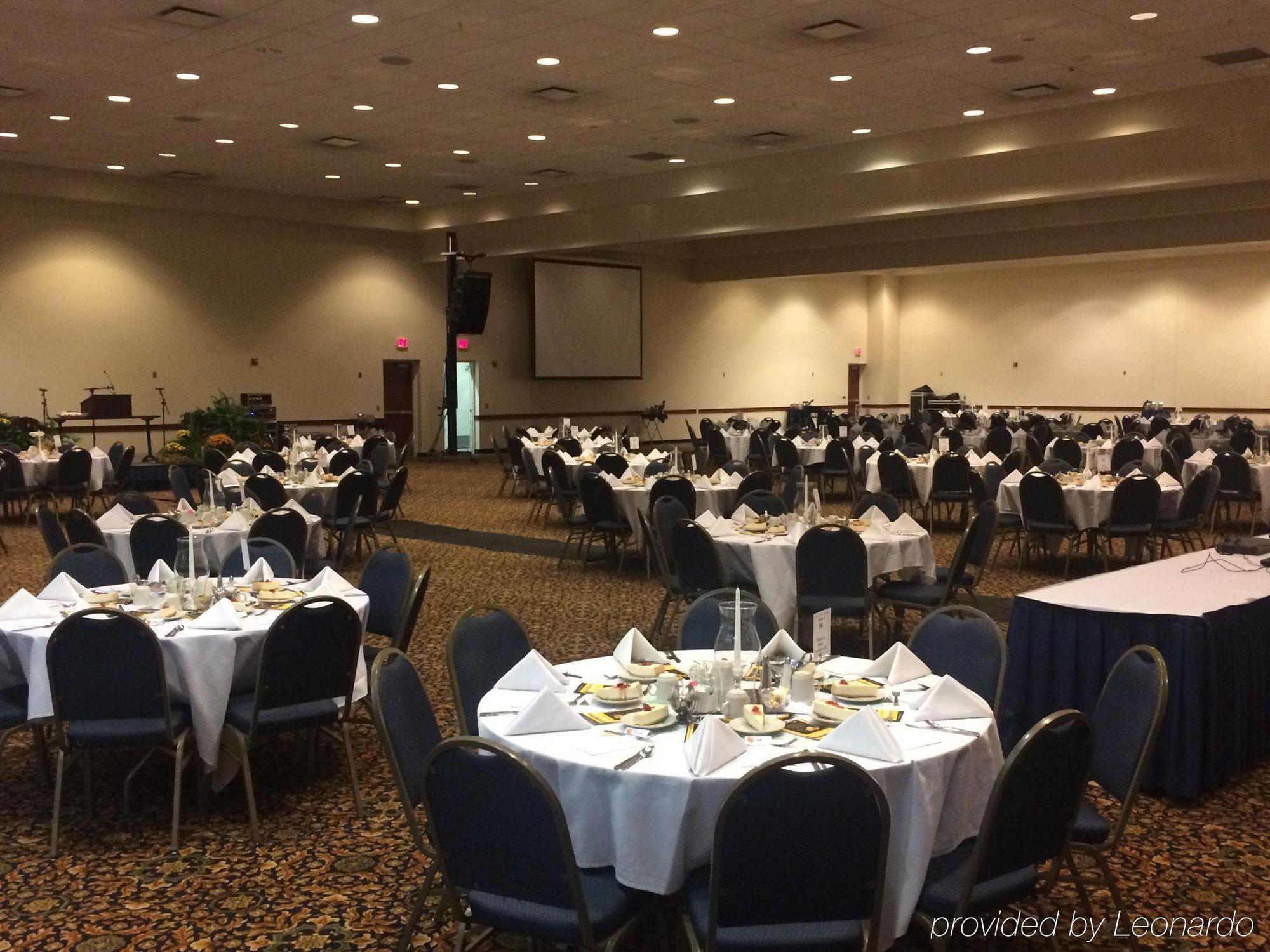 Atrium Hotel & Conference Center ハッチンソン エクステリア 写真